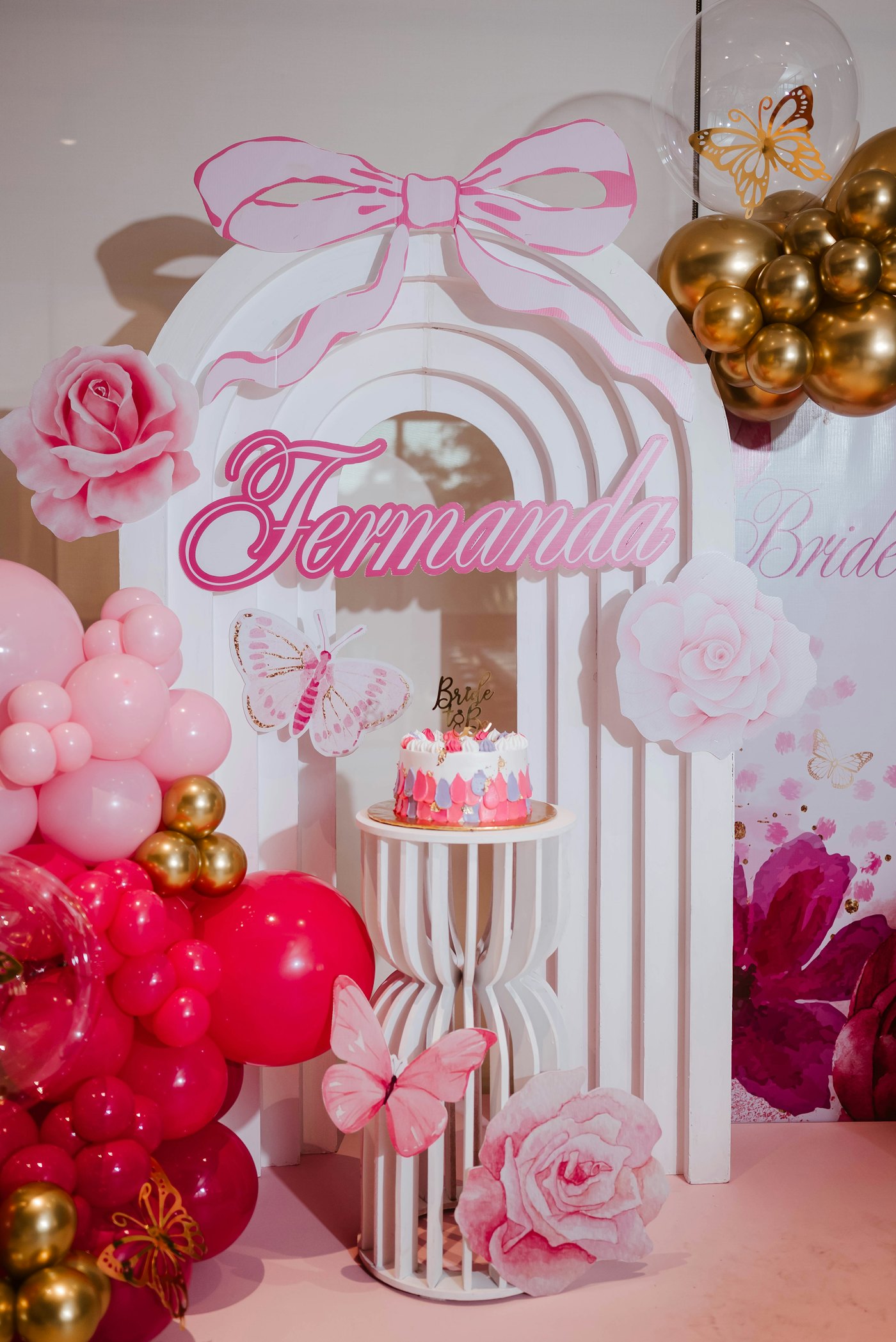 Décor d'anniversaire rose et or